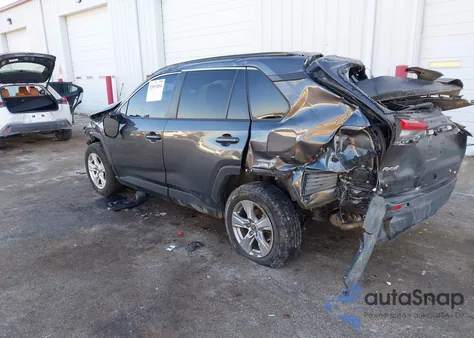 2021 Toyota Rav4 Xle z USA, uszkodzony, nr VIN 2T3P1RFV9MW192281